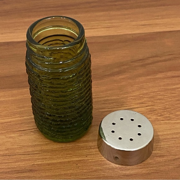 Vintage MCM Mid Century Modern Avocado Green Textured Glass Salt & Pepper Shaker - Picture 7 of 13